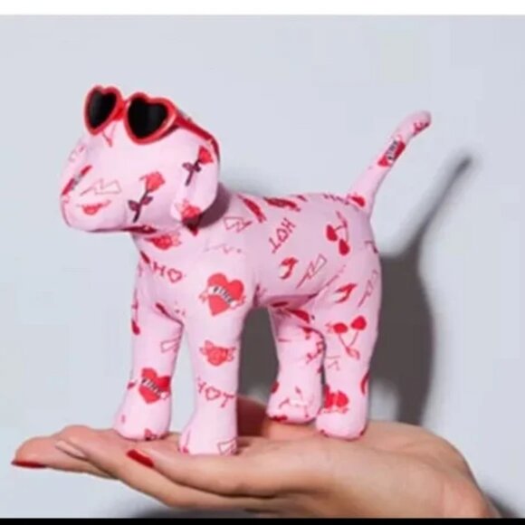 VICTORIA SECRET 2025 LTD EDITION MINI DOGGIE COVERED IN HEARTS - Picture 3 of 3